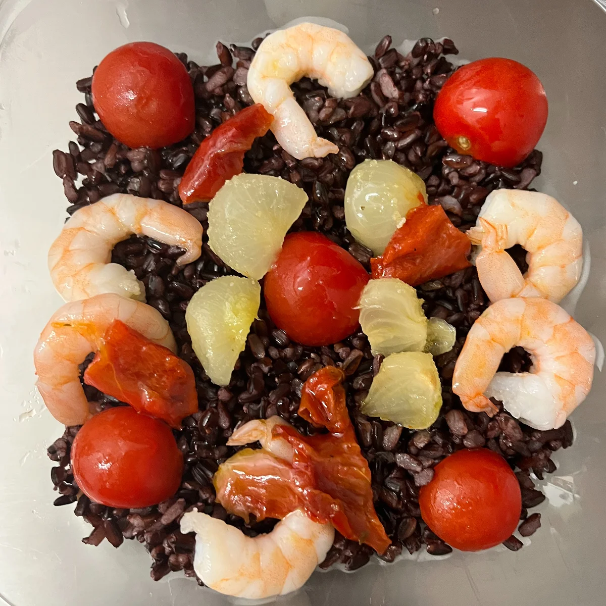 Salade de riz noir aux crevettes 