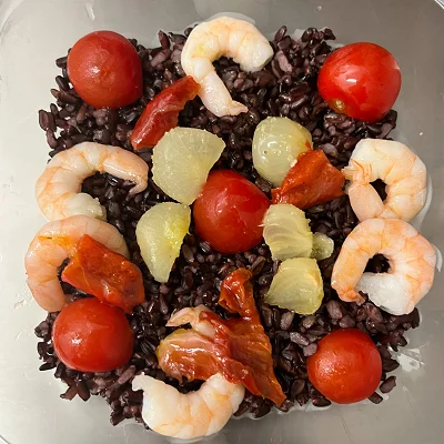 Salade de riz noir aux crevettes 